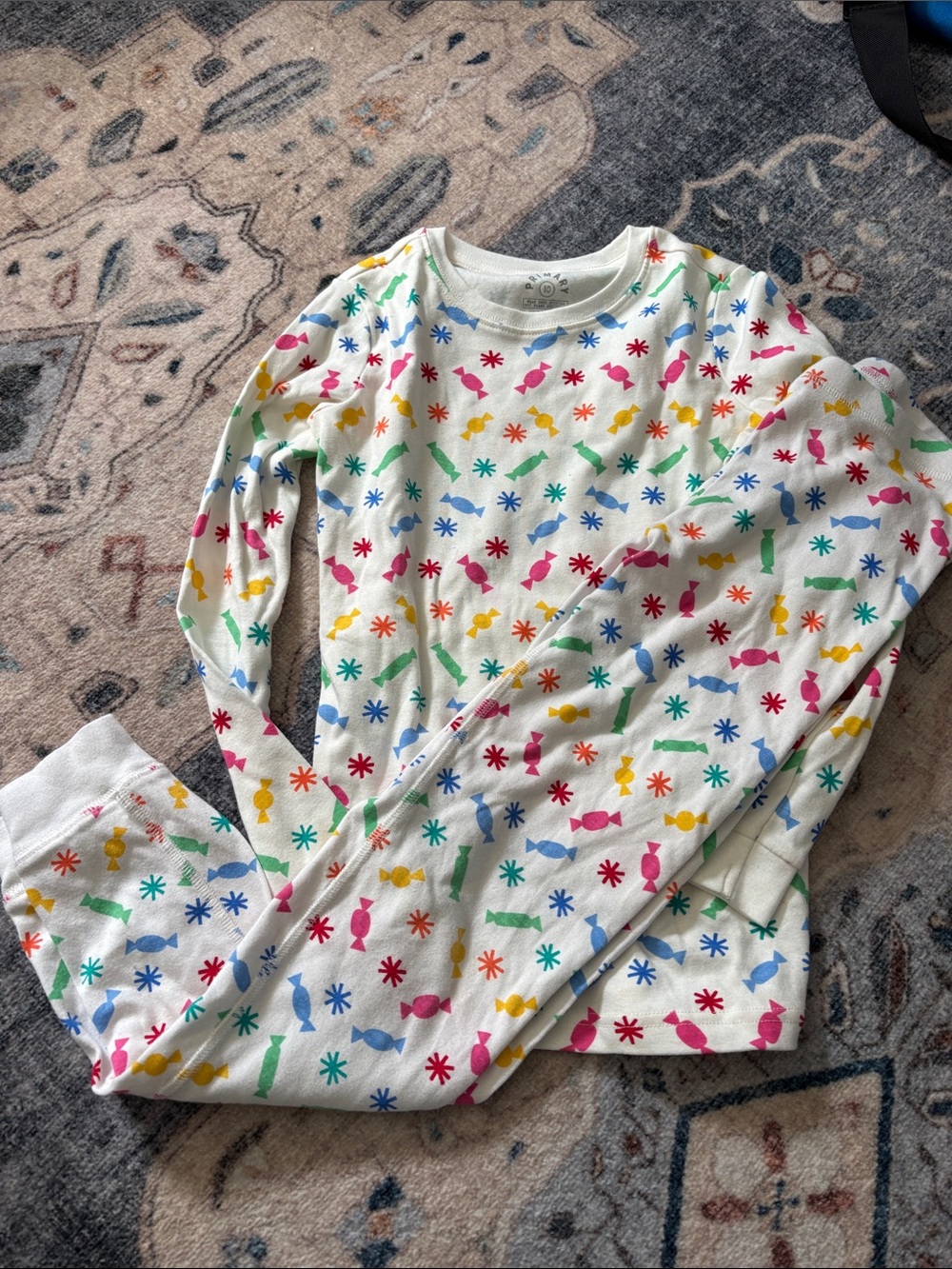 Primary KidsLong-Sleeve Pajama Set with Multicolor Candy, size 10 like new!